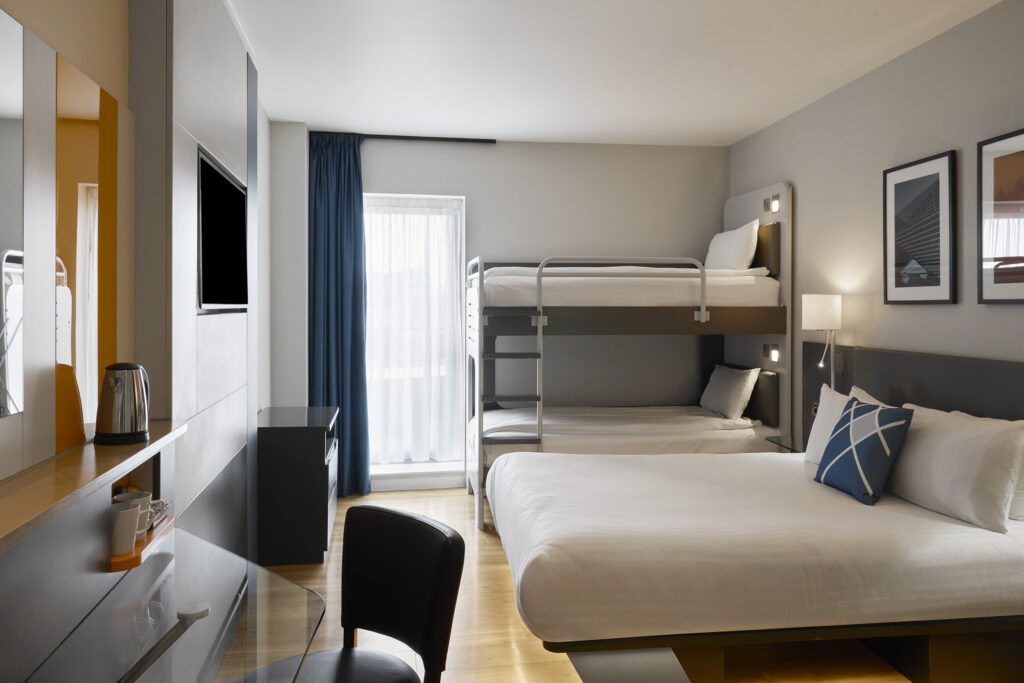 Four Points Flex by Sheraton Dundee Family Bedroom